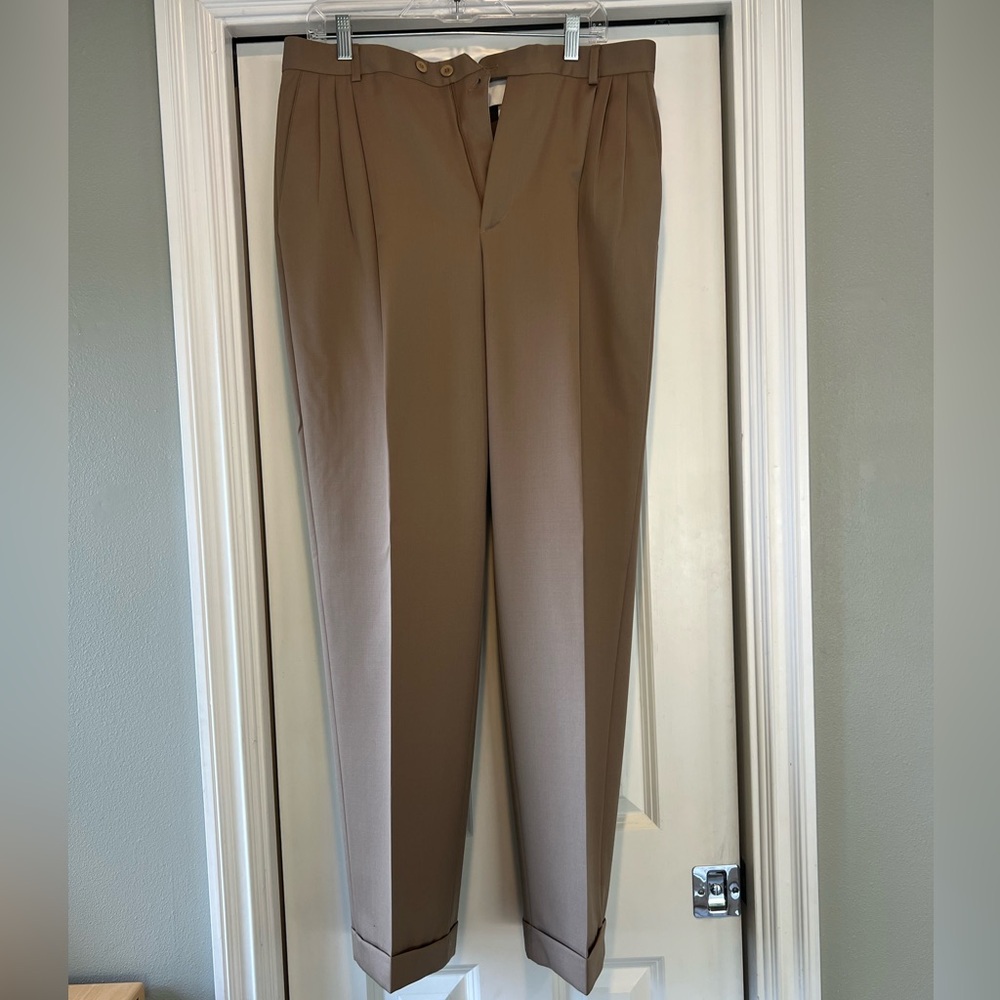 Men's pleated khaki Dress Pants